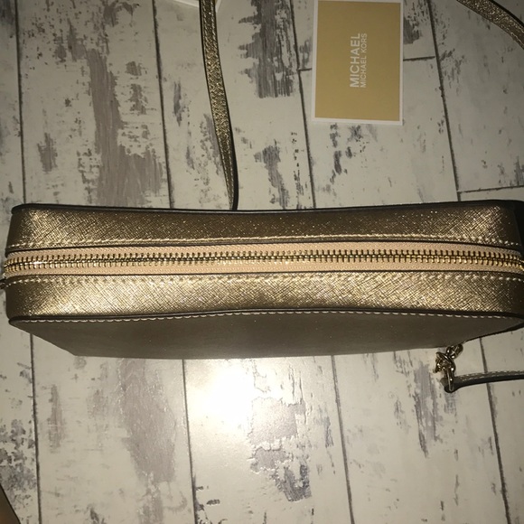 Michael Kors Jet Set Crossbody in Gold ❤️ NWT! - Picture 4 of 8